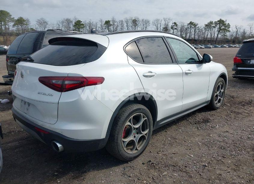 Photo 4 of 2018 Alfa Romeo STELVIO TI SPORT AWD (VIN ZASFAKNN5J7B80535)
