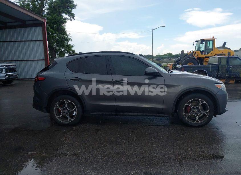 Photo 13 of 2018 Alfa Romeo STELVIO SPORT AWD (VIN ZASFAKPN3J7B58613)