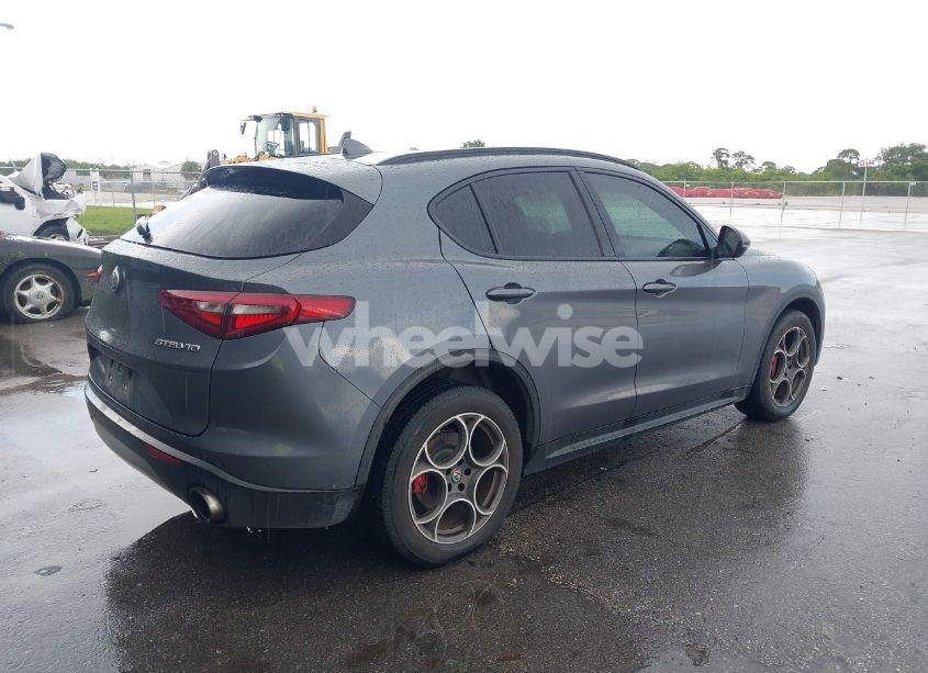 Photo 4 of 2018 Alfa Romeo STELVIO SPORT AWD (VIN ZASFAKPN3J7B58613)