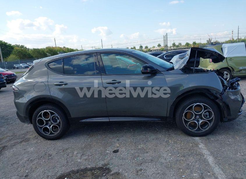 Photo 13 of 2025 Alfa Romeo TONALE AWD (VIN ZASNATAN6S3090601)
