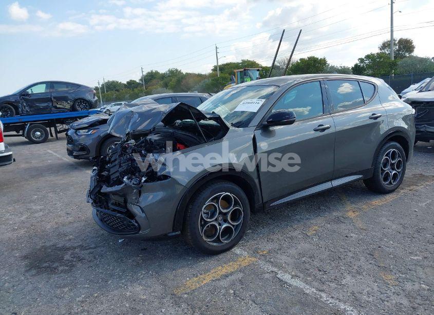 Photo 2 of 2025 Alfa Romeo TONALE AWD (VIN ZASNATAN6S3090601)