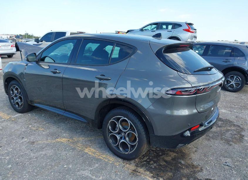 Photo 3 of 2025 Alfa Romeo TONALE AWD (VIN ZASNATAN6S3090601)