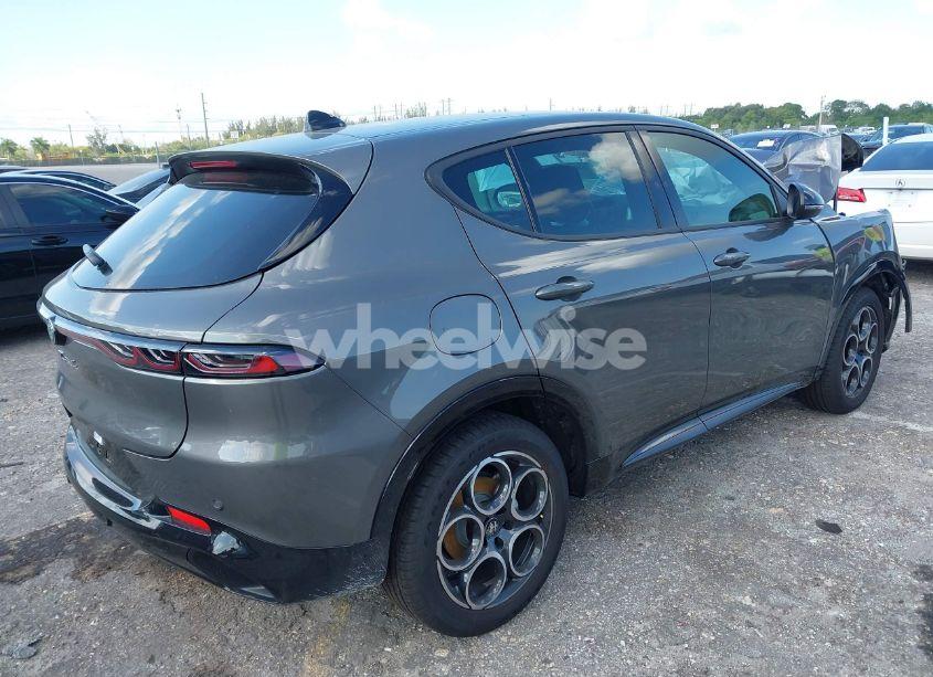 Photo 4 of 2025 Alfa Romeo TONALE AWD (VIN ZASNATAN6S3090601)
