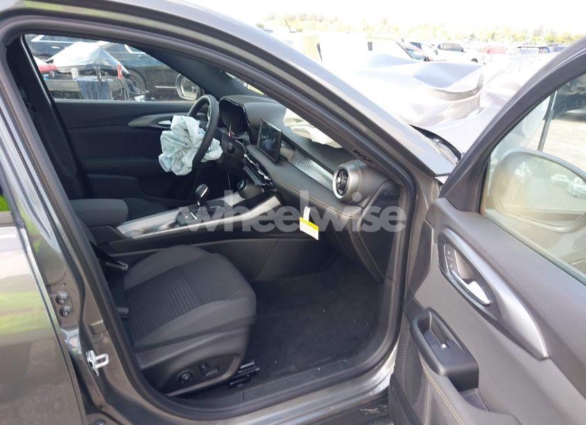 Photo 5 of 2025 Alfa Romeo TONALE AWD (VIN ZASNATAN6S3090601)