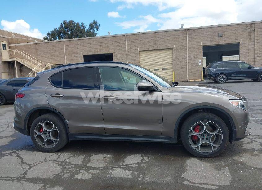 Photo 13 of 2019 Alfa Romeo STELVIO SPORT RWD (VIN ZASPAJAN2K7C48523)