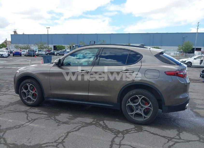 Photo 14 of 2019 Alfa Romeo STELVIO SPORT RWD (VIN ZASPAJAN2K7C48523)