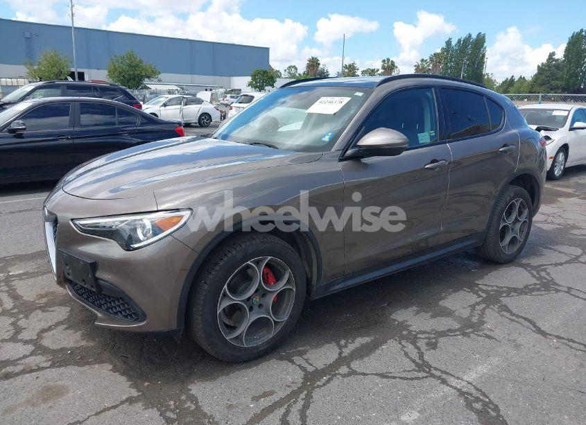 Photo 2 of 2019 Alfa Romeo STELVIO SPORT RWD (VIN ZASPAJAN2K7C48523)