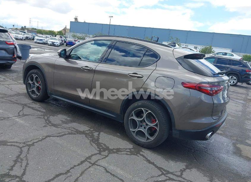 Photo 3 of 2019 Alfa Romeo STELVIO SPORT RWD (VIN ZASPAJAN2K7C48523)