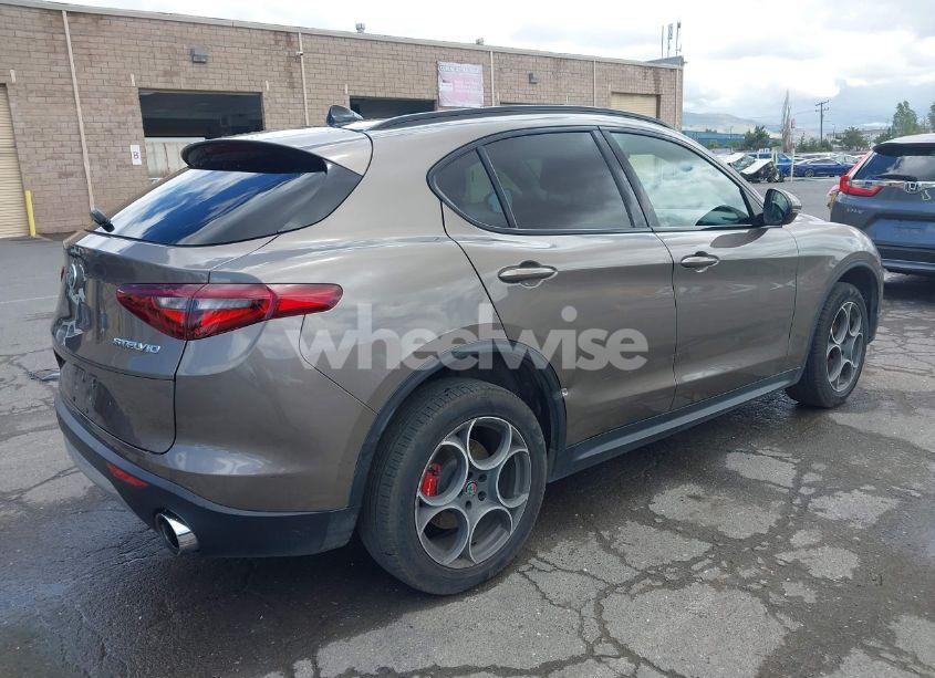 Photo 4 of 2019 Alfa Romeo STELVIO SPORT RWD (VIN ZASPAJAN2K7C48523)