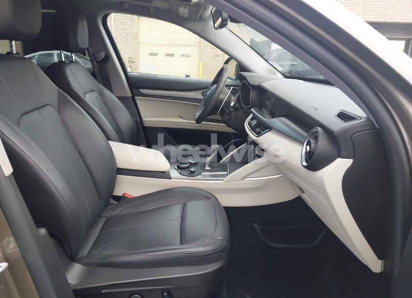 Photo 5 of 2019 Alfa Romeo STELVIO SPORT RWD (VIN ZASPAJAN2K7C48523)