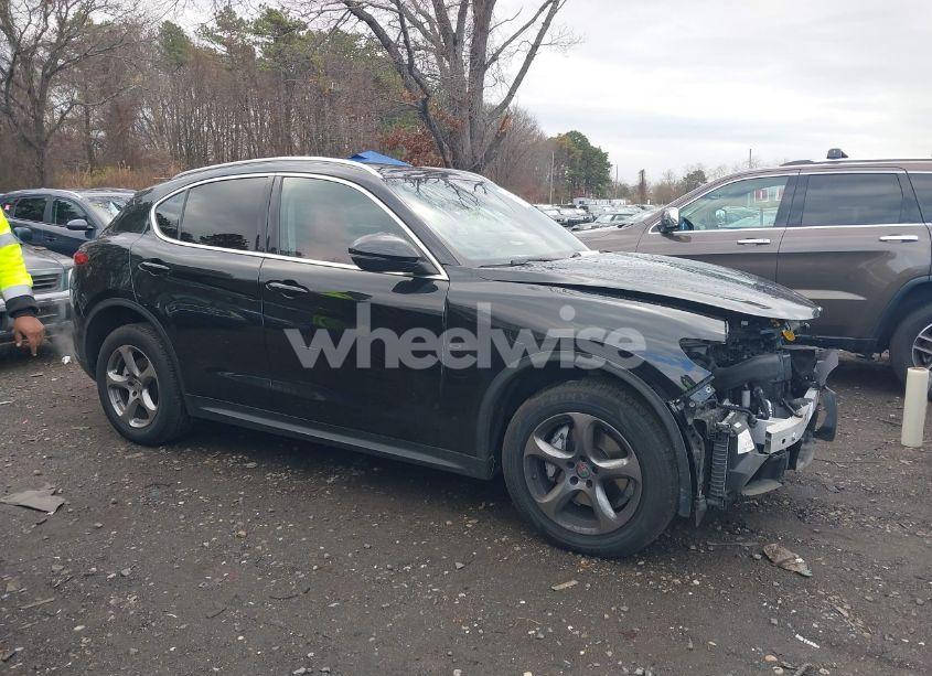 Photo 14 of 2021 Alfa Romeo STELVIO AWD (VIN ZASPAKAN9M7D15031)