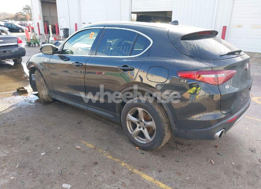 Photo 3 of 2021 Alfa Romeo STELVIO AWD (VIN ZASPAKANXM7D08119)