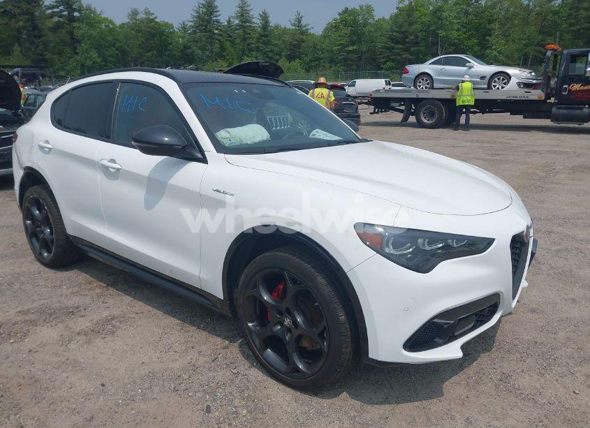2024 Alfa Romeo STELVIO VELOCE AWD (VIN ZASPAKBN0R7D72661) main photo