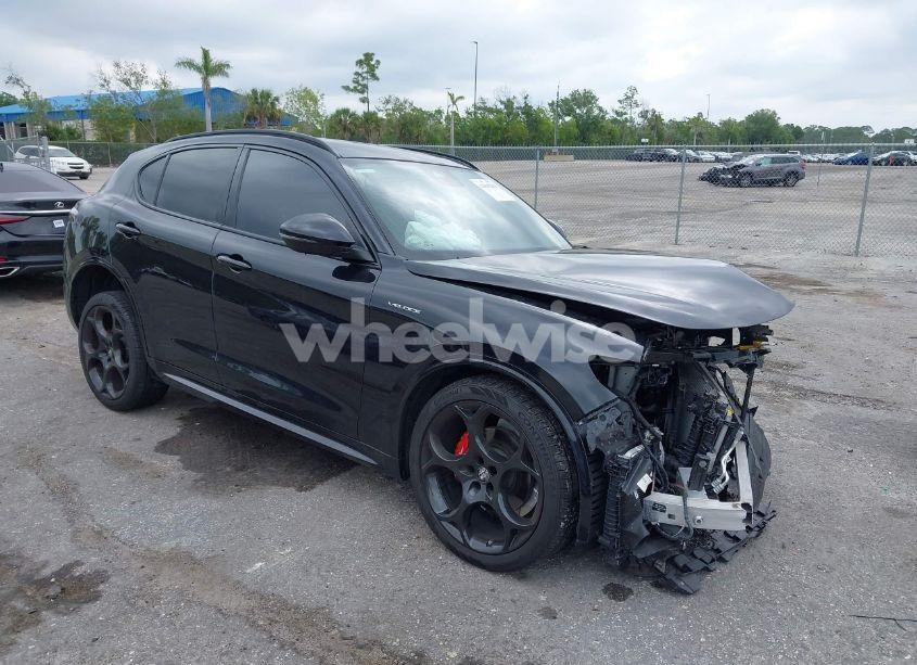 2024 Alfa Romeo STELVIO VELOCE AWD (VIN ZASPAKBN0R7D75947) main photo
