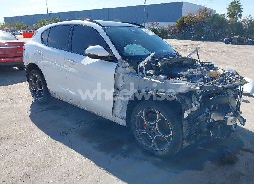 2019 Alfa Romeo STELVIO TI SPORT AWD (VIN ZASPAKBN1K7C36934) main photo