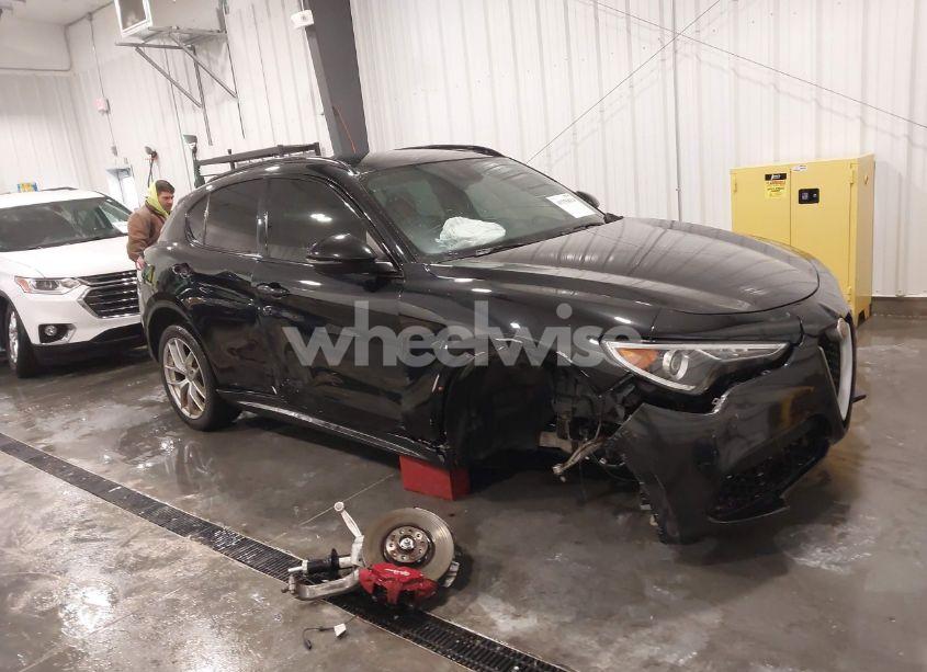 2019 Alfa Romeo STELVIO TI SPORT AWD (VIN ZASPAKBN3K7C71569) main photo