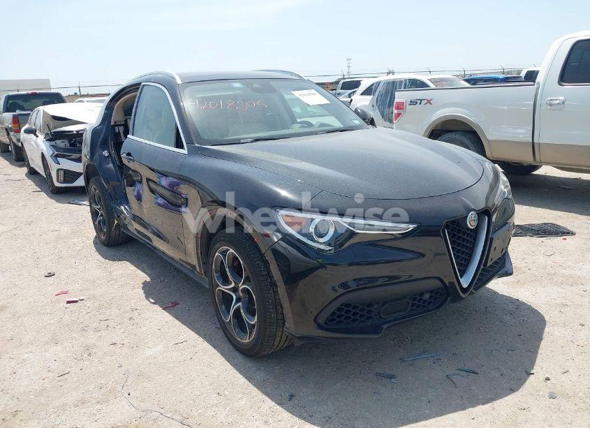 2020 Alfa Romeo STELVIO TI LUSSO AWD (VIN ZASPAKBN8L7C95979) main photo