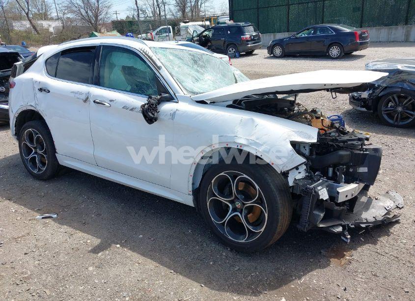 2020 Alfa Romeo STELVIO TI LUSSO AWD (VIN ZASPAKBN9L7C76146) main photo