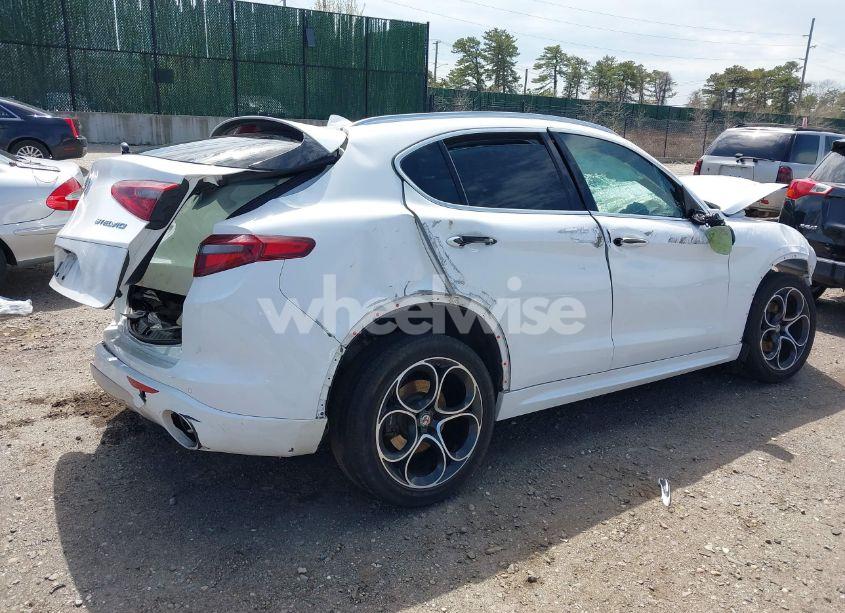 Photo 4 of 2020 Alfa Romeo STELVIO TI LUSSO AWD (VIN ZASPAKBN9L7C76146)