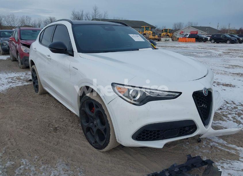 2022 Alfa Romeo STELVIO VELOCE TI AWD (VIN ZASPAKBN9N7D30435) main photo