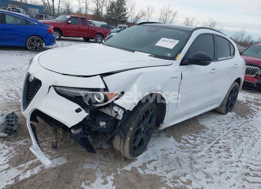Photo 2 of 2022 Alfa Romeo STELVIO VELOCE TI AWD (VIN ZASPAKBN9N7D30435)