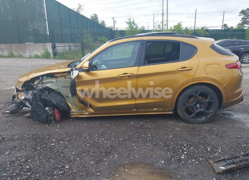 Photo 14 of 2022 Alfa Romeo STELVIO VELOCE TI AWD (VIN ZASPAKBNXN7D26328)