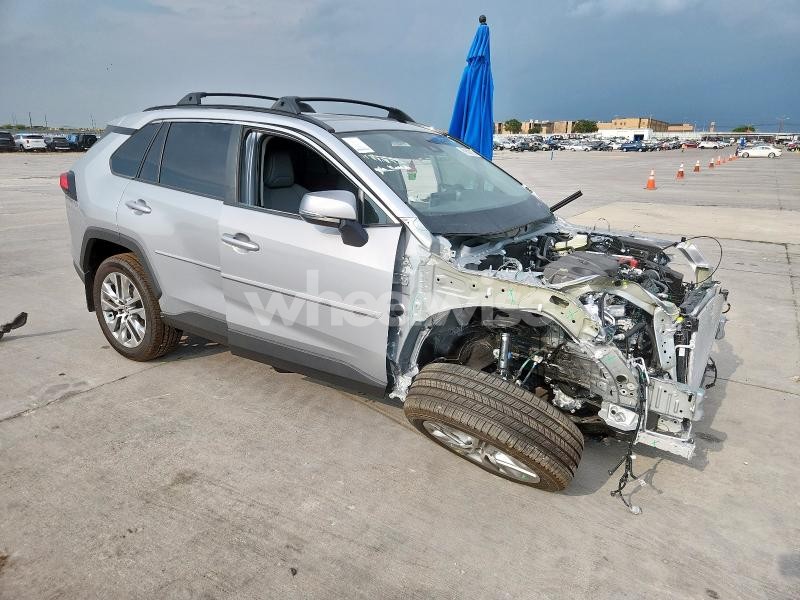 Photo 4 of 2025 TOYOTA RAV4 XLE PREMIUM (VIN ZCFC65D0075655299)