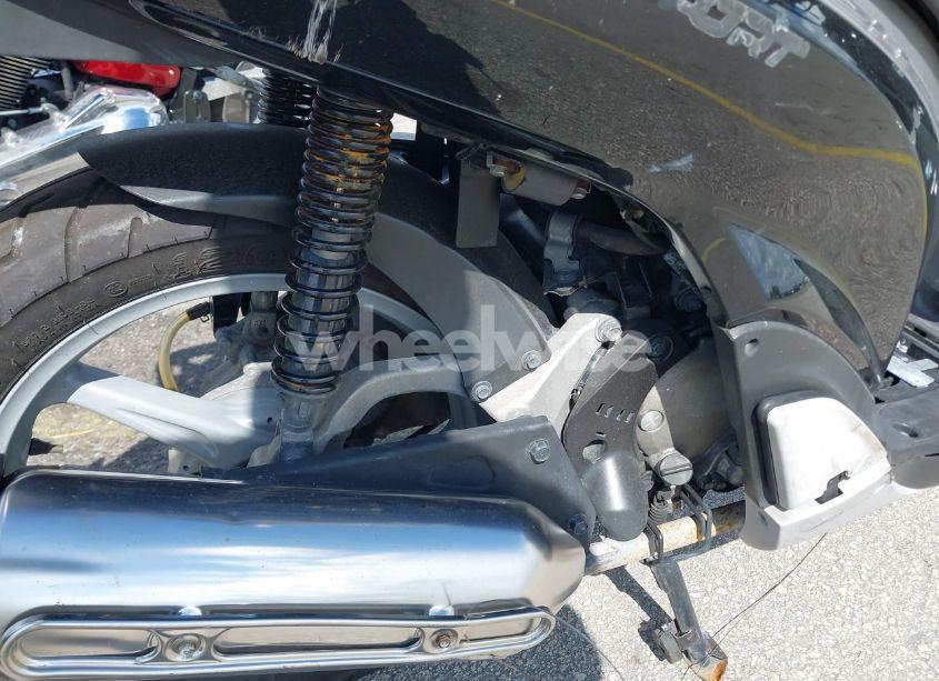 Photo 8 of 2010 Honda Sh150 D (VIN ZDCKF1015AF003053)