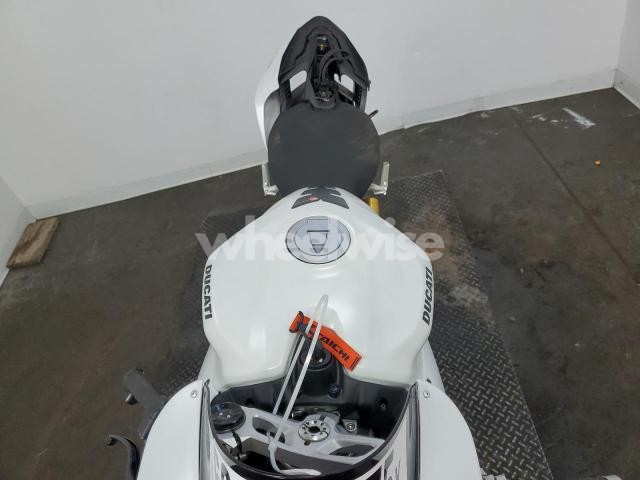 Photo 8 of 2021 DUCATI PANIGALE V2 N/A (VIN ZDMHAATW0MB004778)