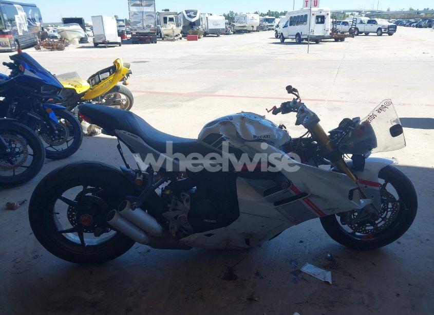 Photo 12 of 2024 Ducati Supersport (VIN ZDMVABDSXRB000393)