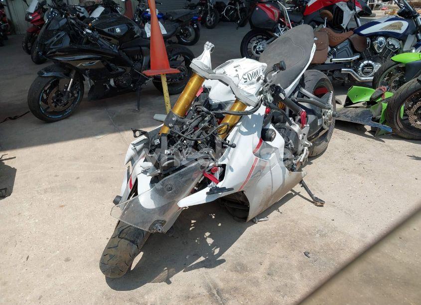 Photo 2 of 2024 Ducati Supersport (VIN ZDMVABDSXRB000393)