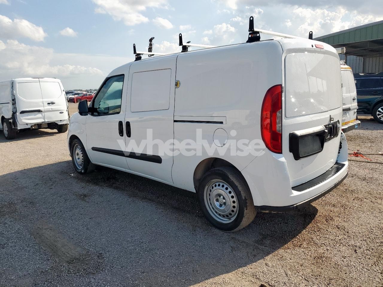 Photo 2 of 2022 RAM PROMASTER CITY TRADESMAN N/A (VIN ZFBHRFAB7N6Y31854)