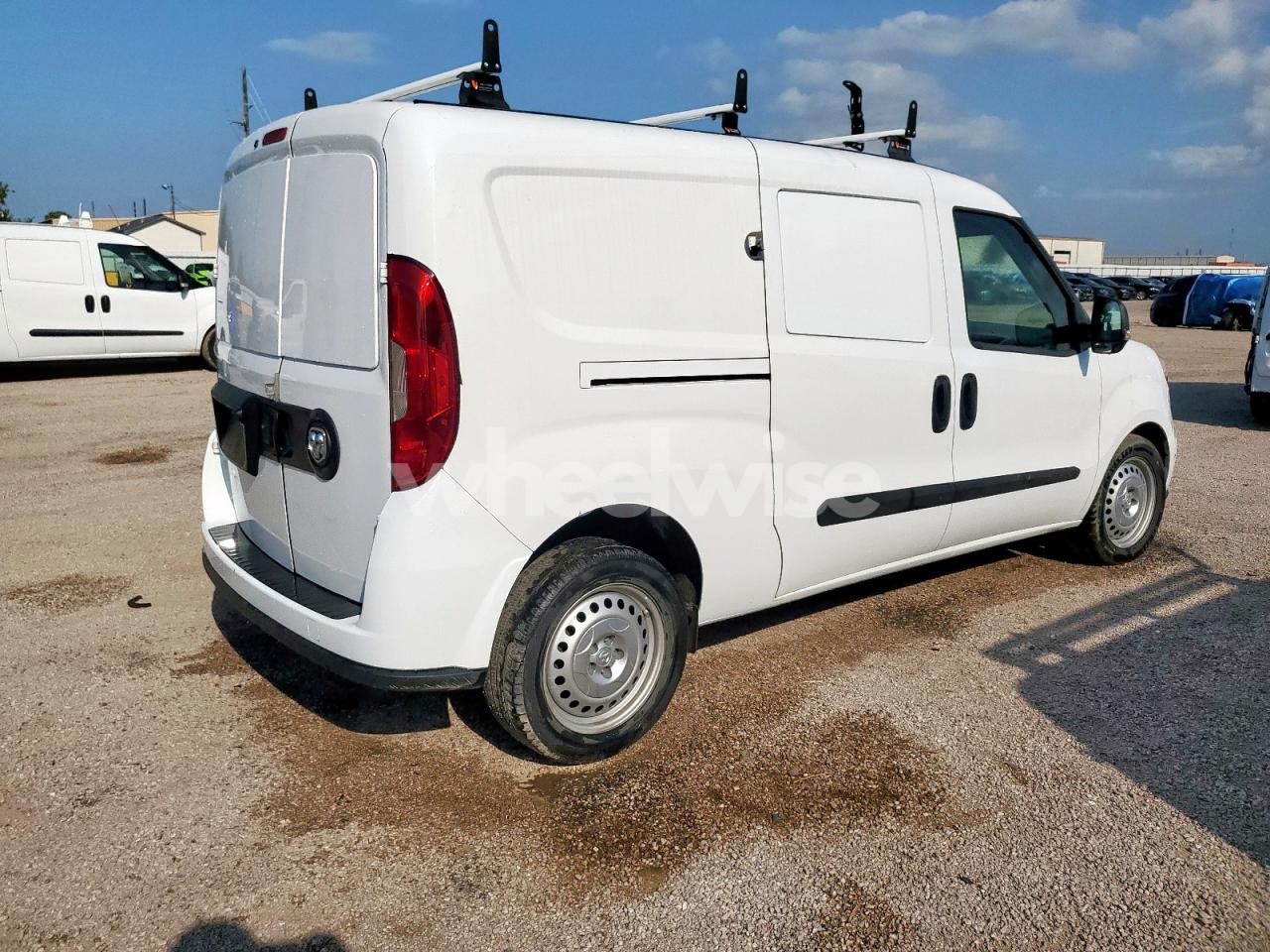 Photo 3 of 2022 RAM PROMASTER CITY TRADESMAN N/A (VIN ZFBHRFAB7N6Y31854)