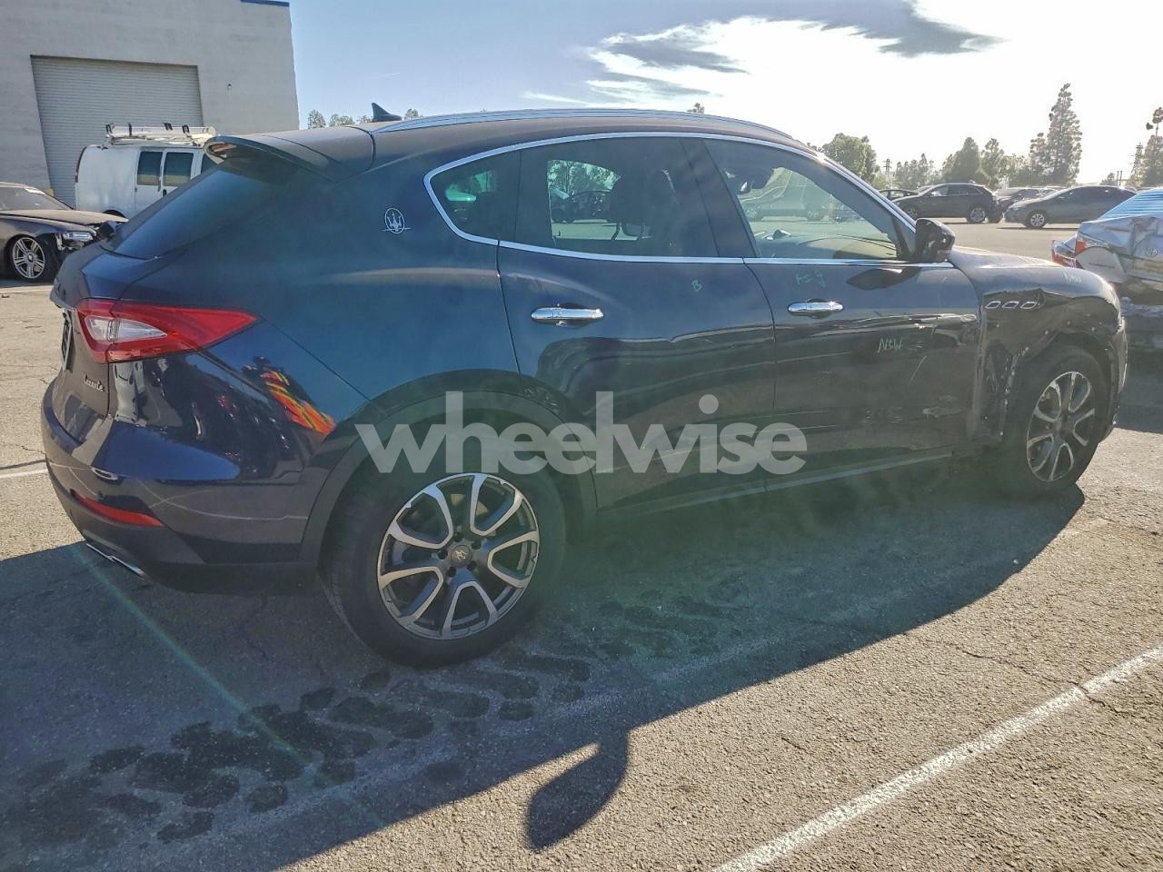 Photo 3 of 2018 MASERATI LEVANTE (VIN ZN661XUA1JX304206)