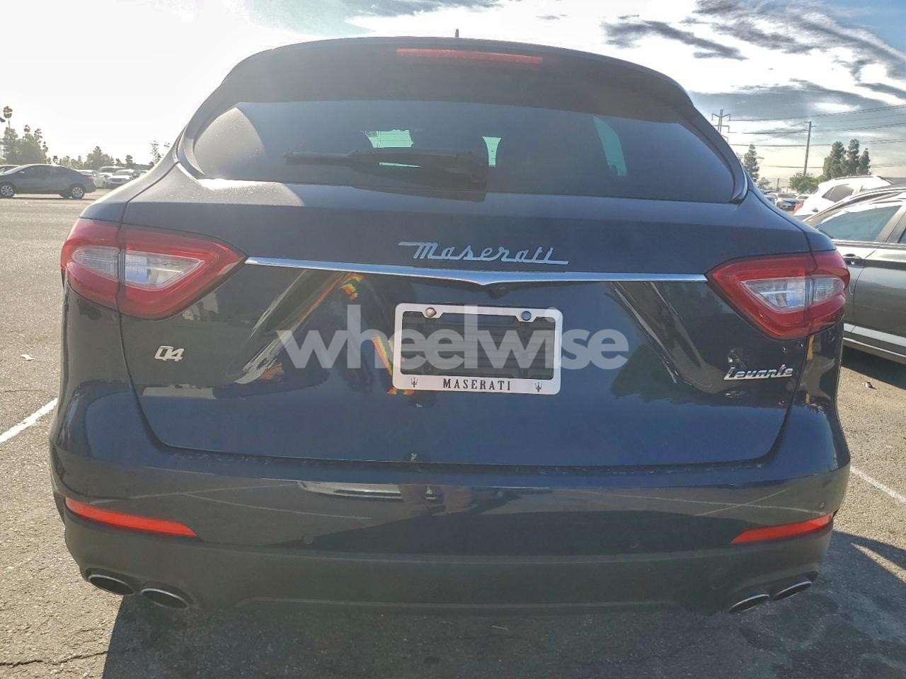 Photo 6 of 2018 MASERATI LEVANTE (VIN ZN661XUA1JX304206)