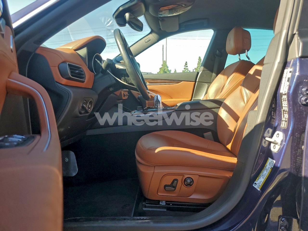 Photo 7 of 2018 MASERATI LEVANTE (VIN ZN661XUA1JX304206)