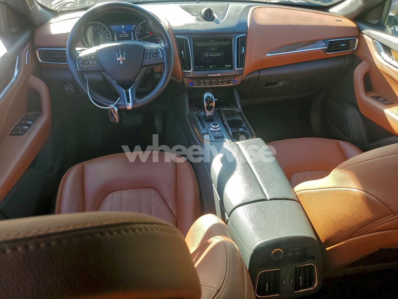 Photo 8 of 2018 MASERATI LEVANTE (VIN ZN661XUA1JX304206)