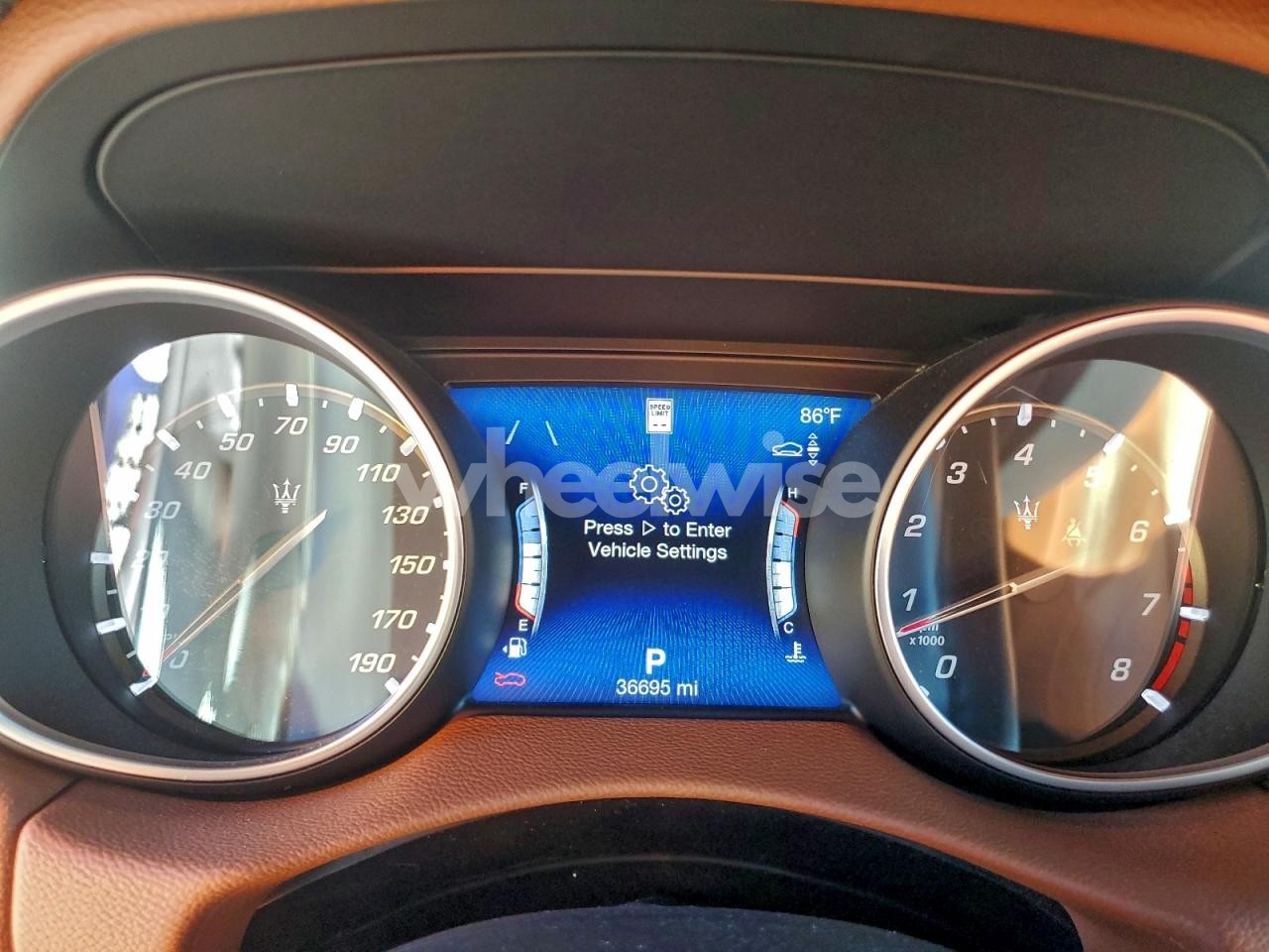 Photo 9 of 2018 MASERATI LEVANTE (VIN ZN661XUA1JX304206)