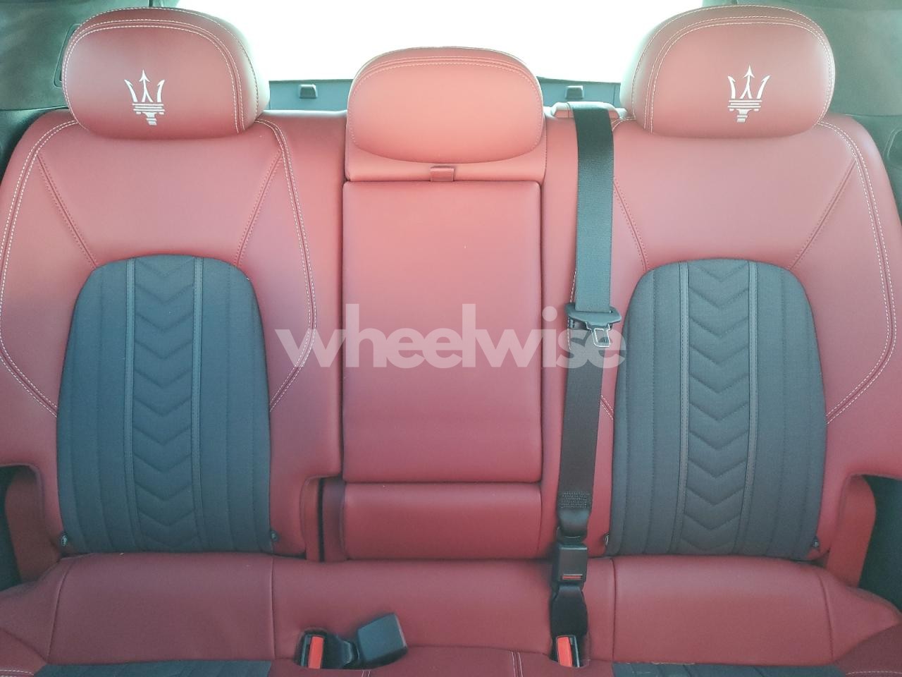 Photo 10 of 2018 MASERATI LEVANTE S LUXURY (VIN ZN661YUL4JX273024)