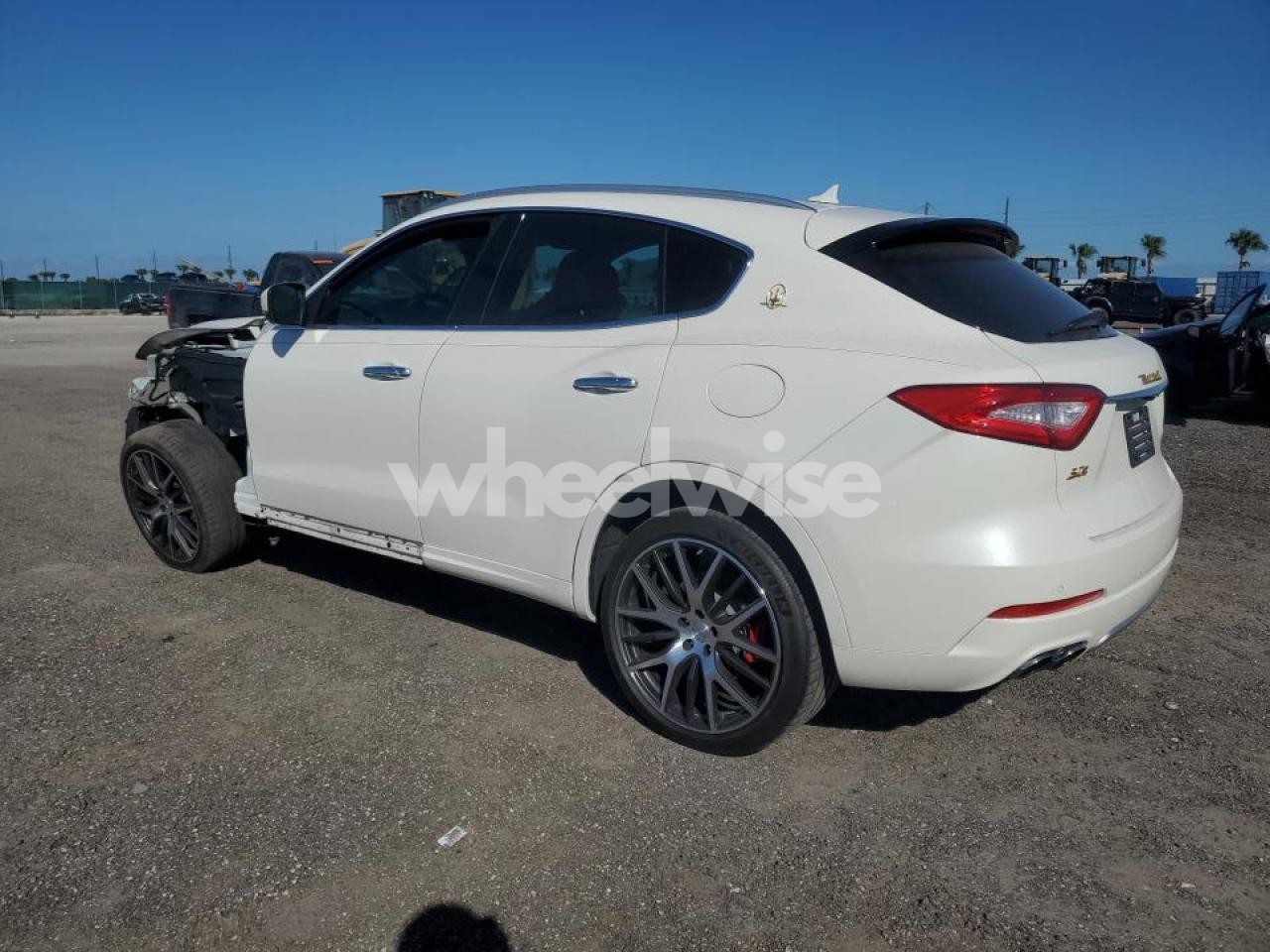 Photo 2 of 2018 MASERATI LEVANTE S LUXURY (VIN ZN661YUL4JX273024)