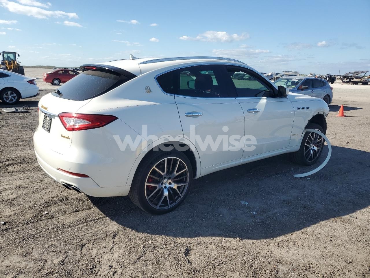 Photo 3 of 2018 MASERATI LEVANTE S LUXURY (VIN ZN661YUL4JX273024)