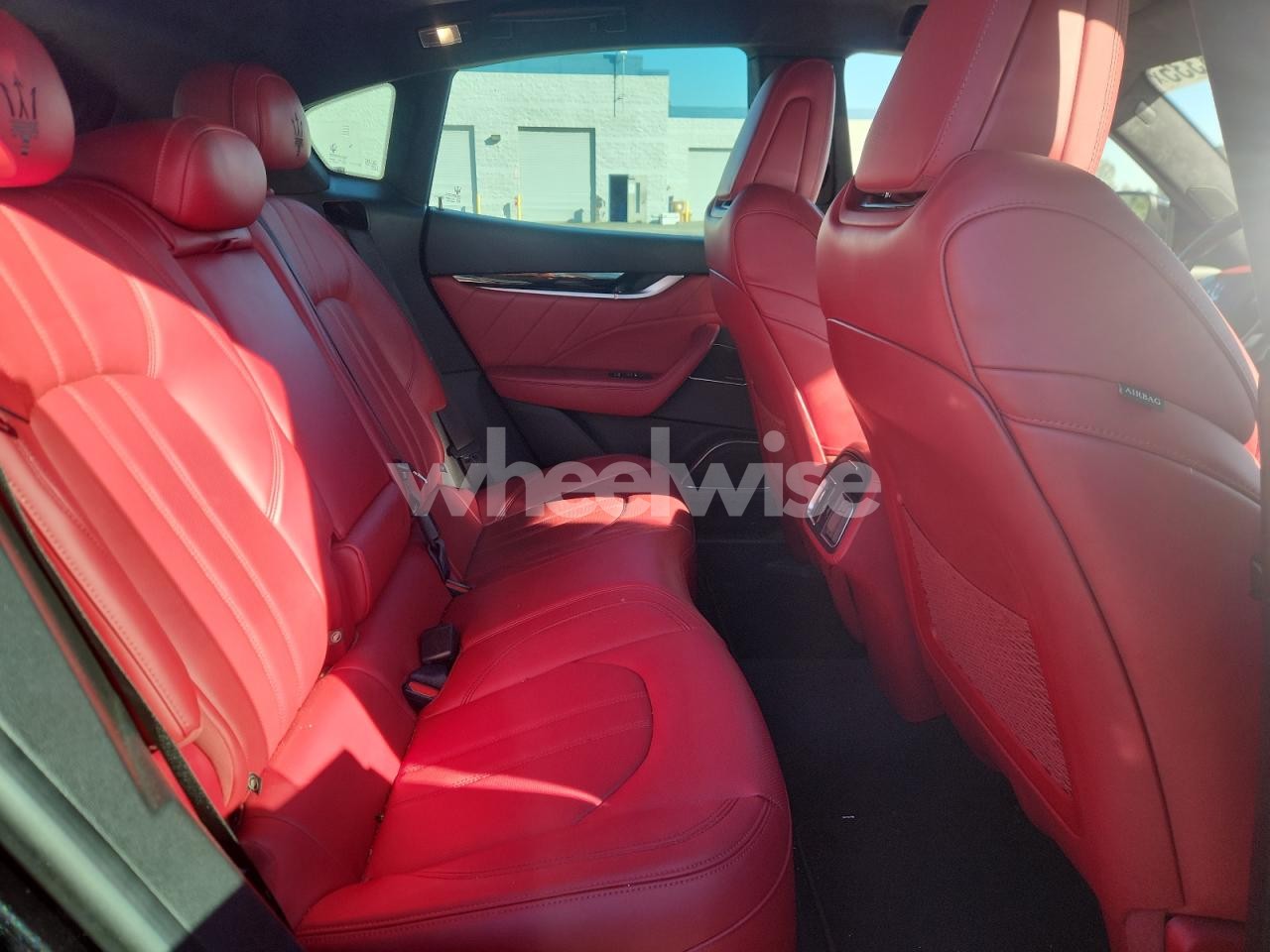 Photo 10 of 2022 MASERATI LEVANTE MODENA (VIN ZN661YUM3NX393458)